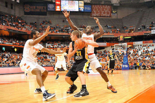 篮球NBA明星球员参加公益活动