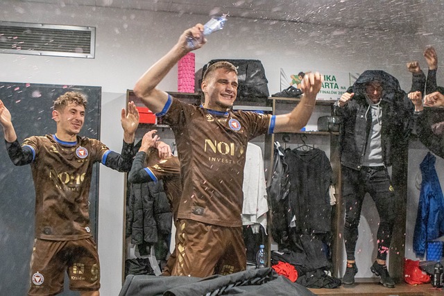 杜篮特篮下强打稳定胜局